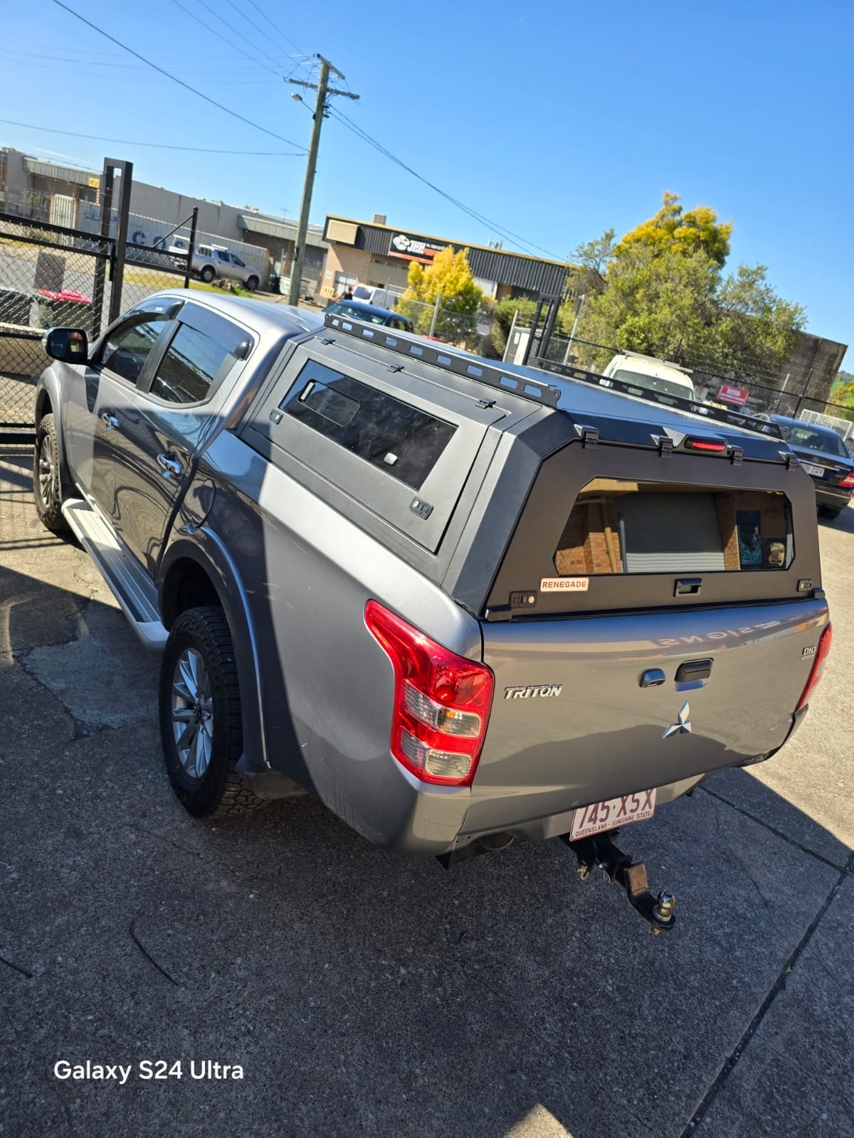 MQ/MR TRITON RENEGADE CANOPY WITH DUAL SLIDE WINDOWS