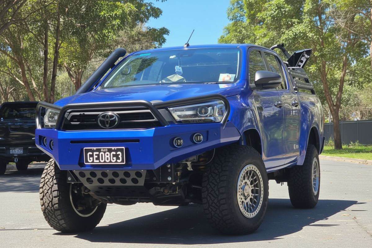 HILUX 21-25 N80 ANGRY EYES RAZZBAR