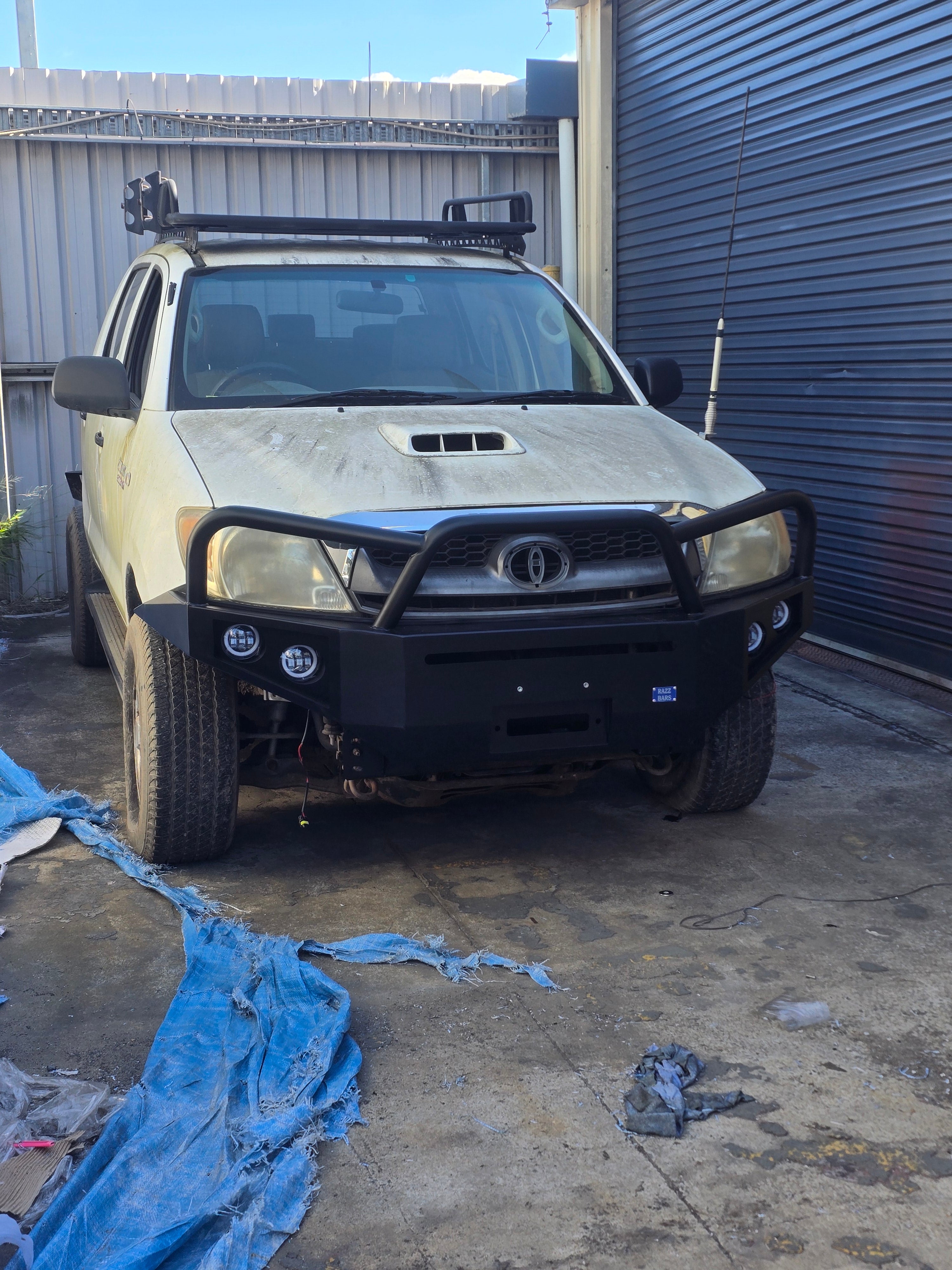 HILUX 05-11 N70 PREFACE  RAZZBAR