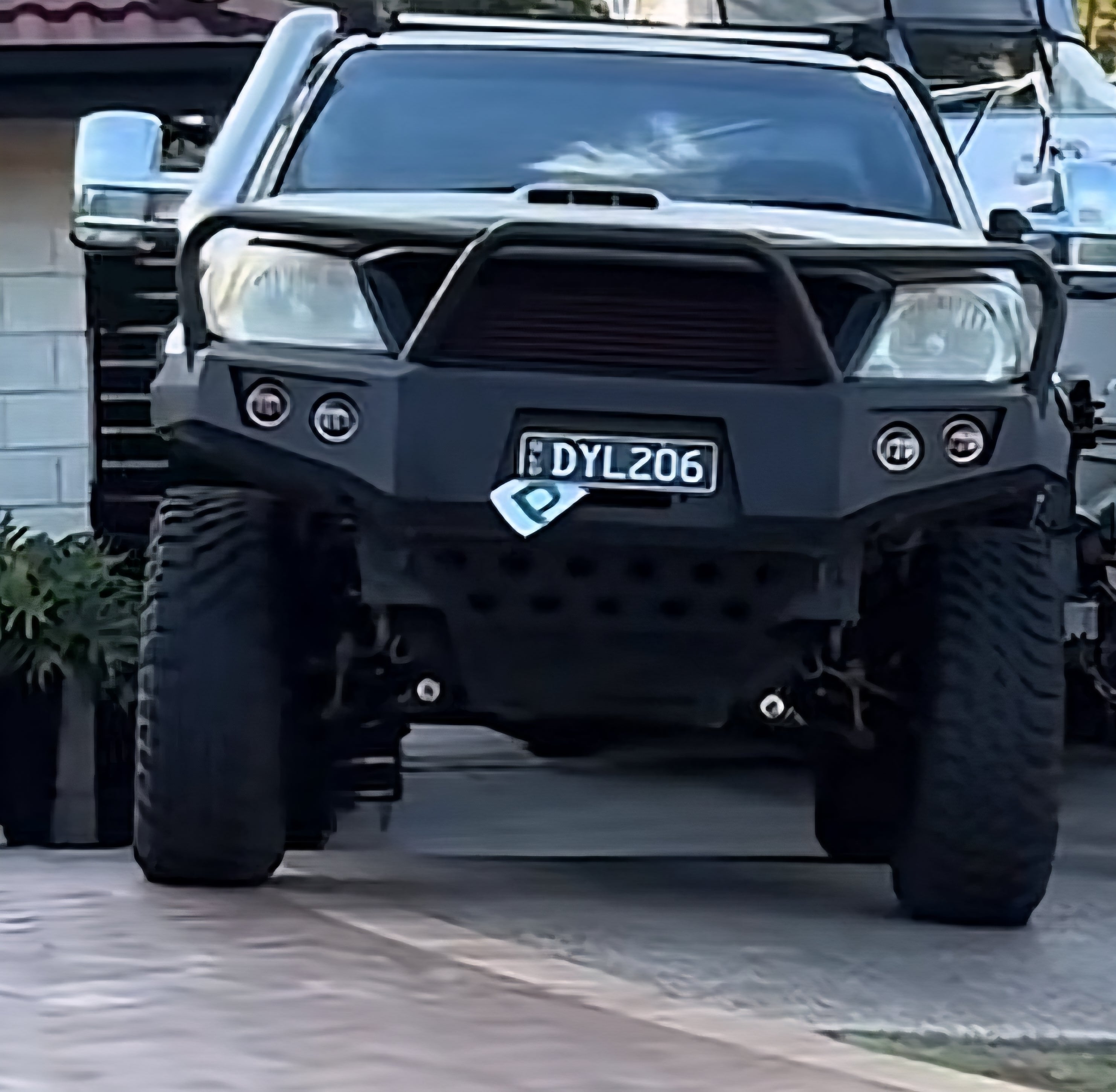 RAZZ BAR BULLBAR AGRESSEVE EYES Suitable For Toyota Hilux 2005-2011