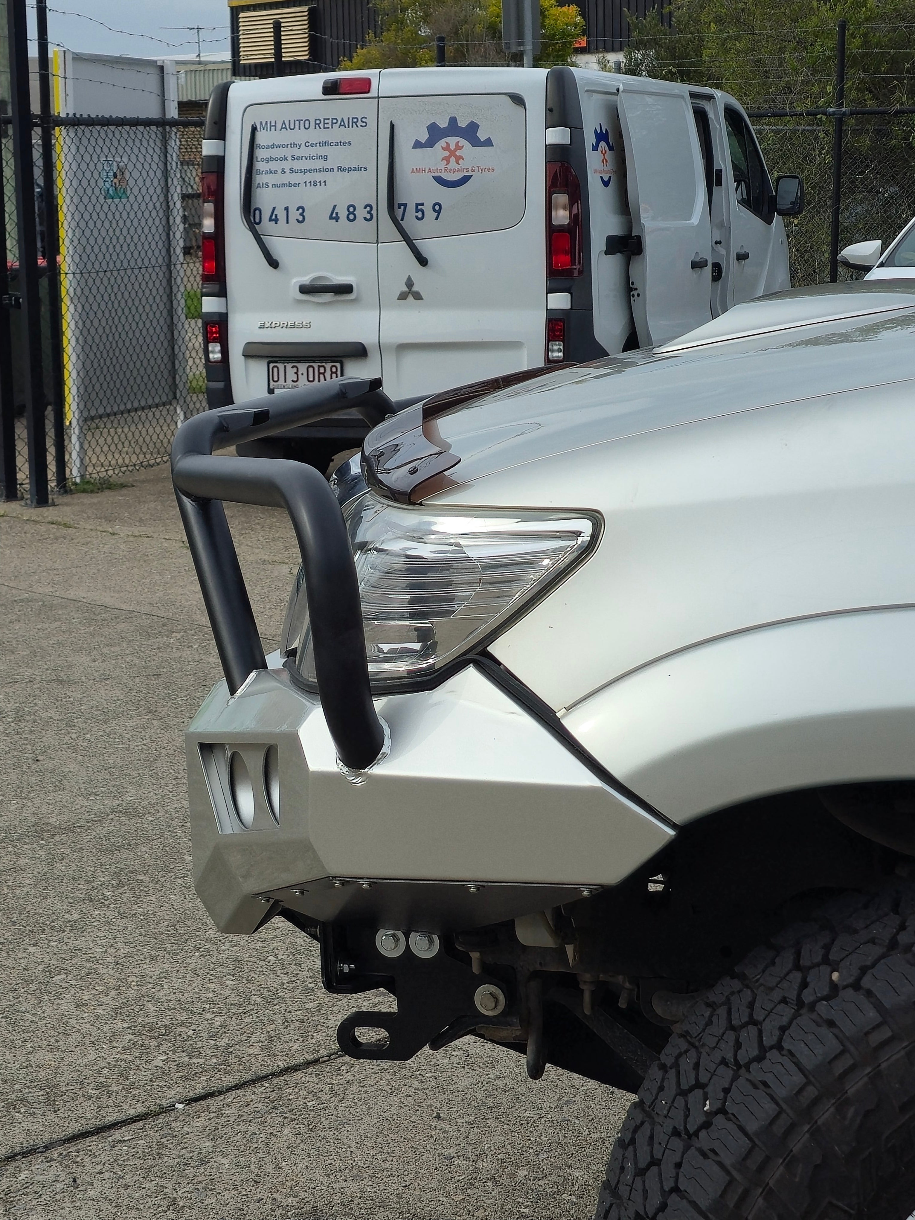N70 ON SPECIAL CLEARENCE SPECIAL RAZZ BAR ANGRY EYES Suitable for Toyota Hilux 2011-2015 Face Lift
