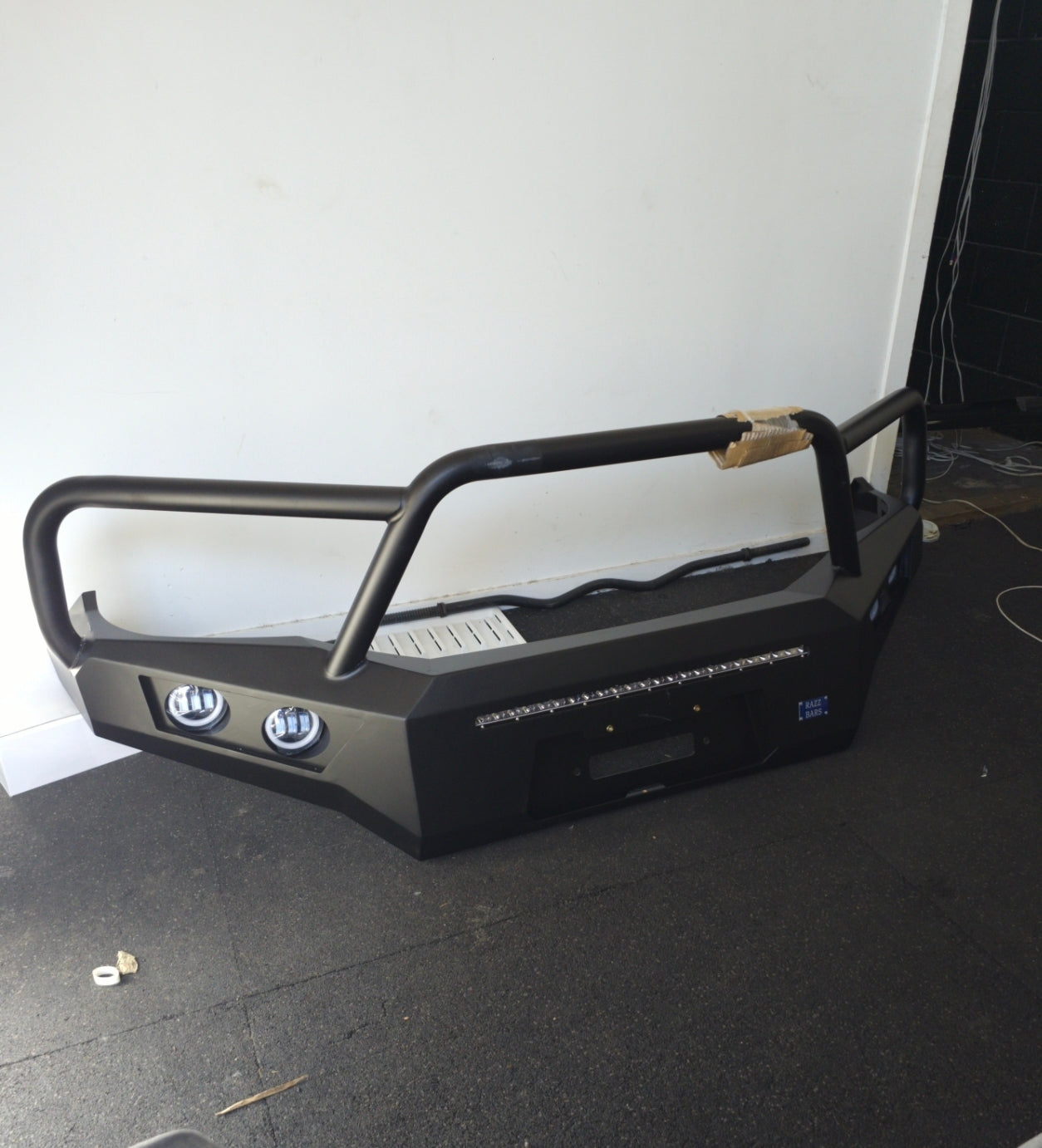 N70 ON SPECIAL CLEARENCE SPECIAL RAZZ BAR ANGRY EYES Suitable for Toyota Hilux 2011-2015 Face Lift