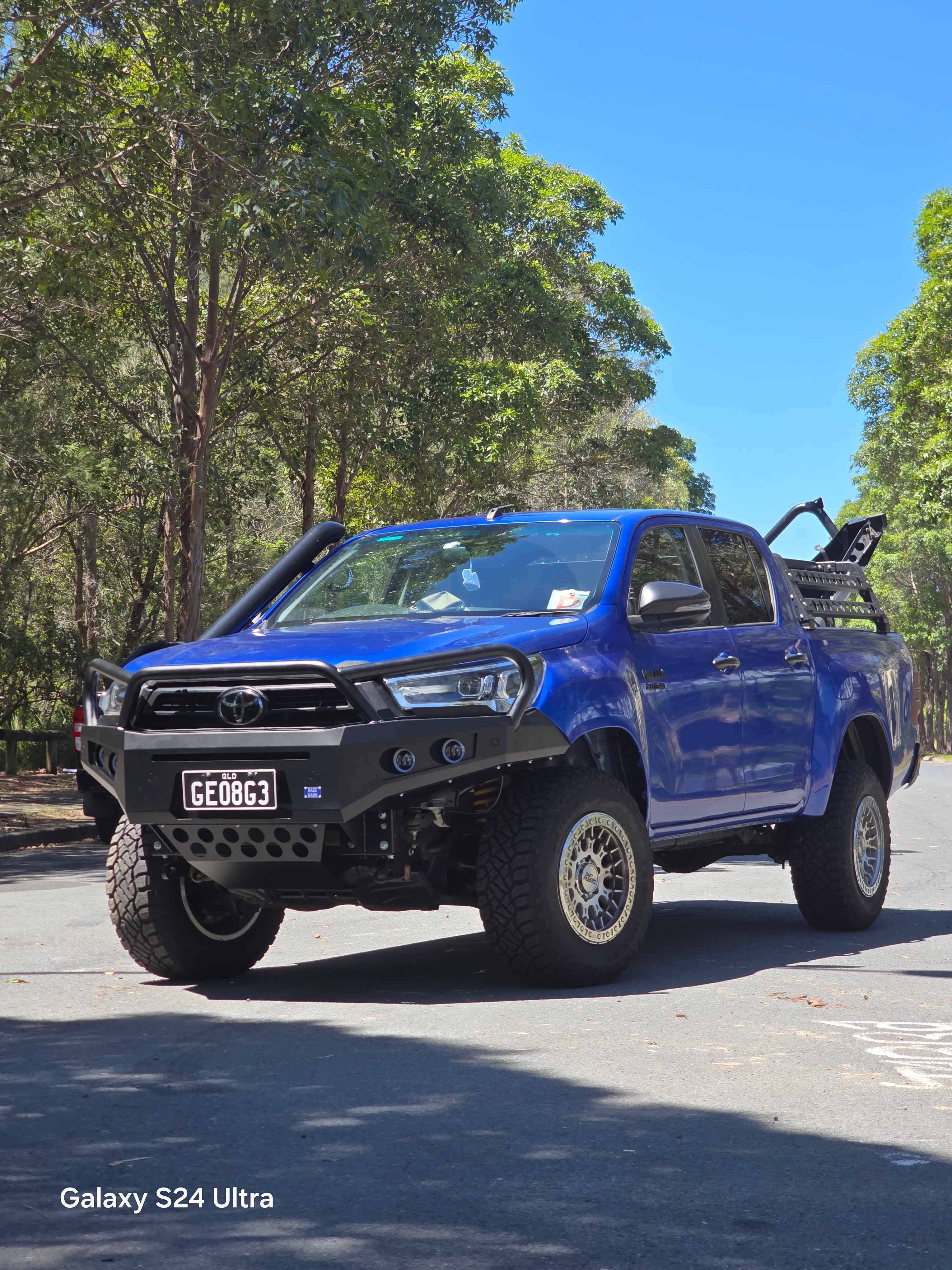 HILUX 21-25 N80 ANGRY EYES RAZZBAR