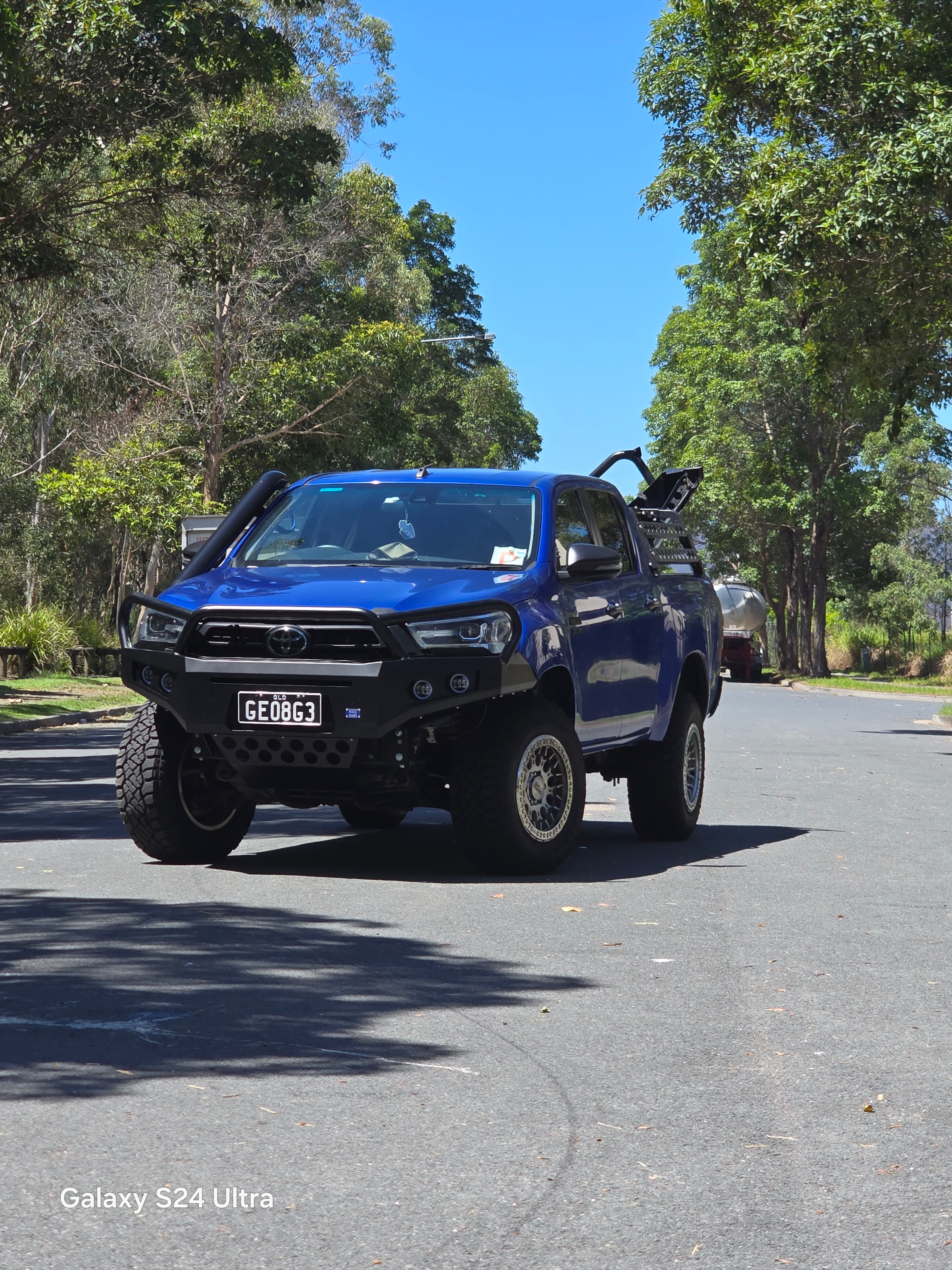 HILUX 21-25 N80 ANGRY EYES RAZZBAR