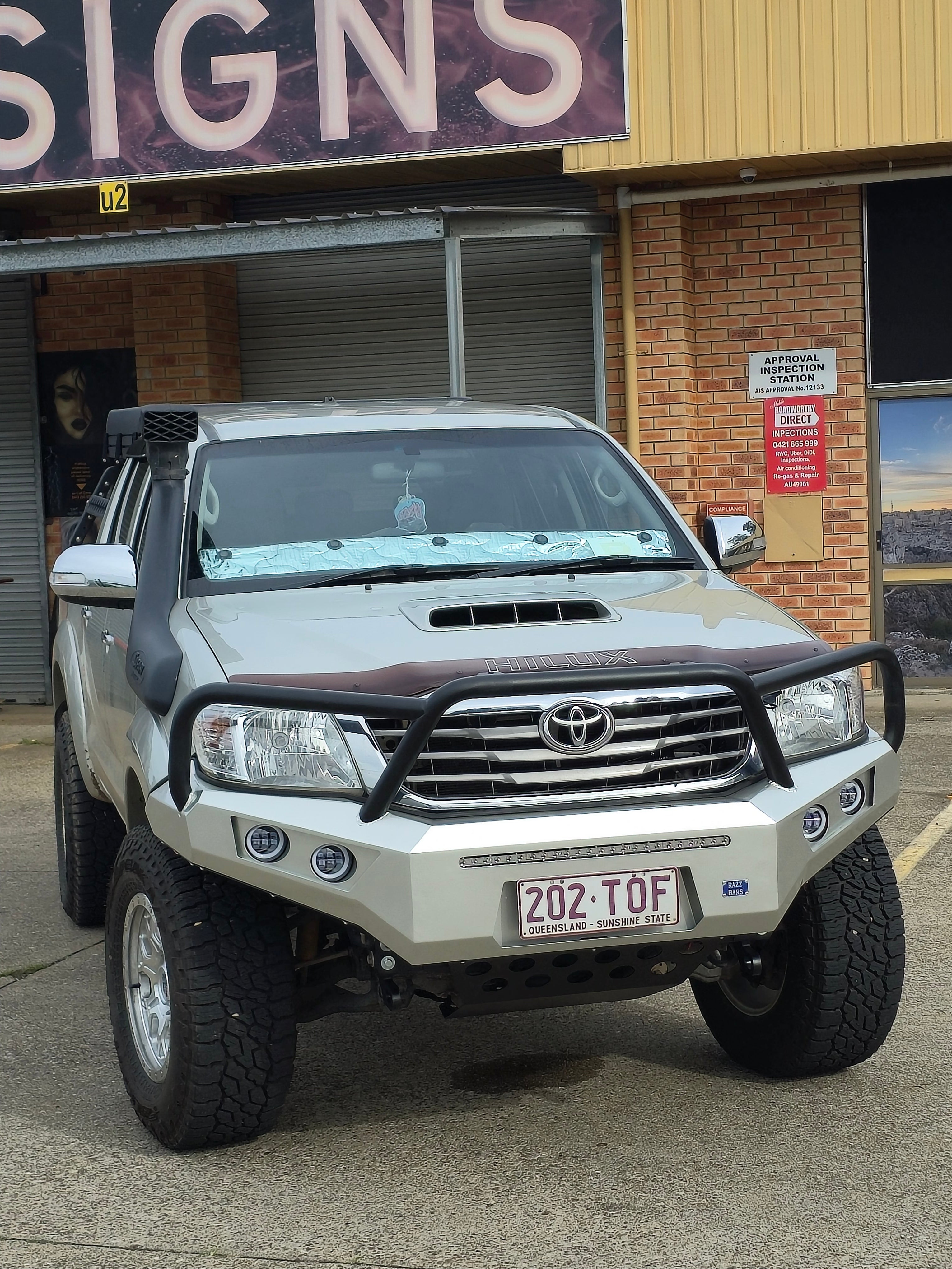 N70 ON SPECIAL CLEARENCE SPECIAL RAZZ BAR ANGRY EYES Suitable for Toyota Hilux 2011-2015 Face Lift