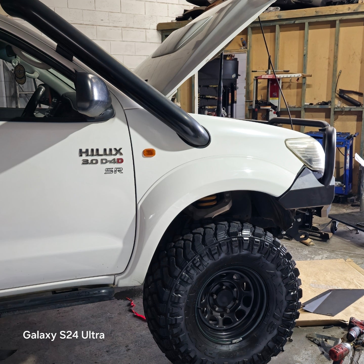 RAZZ BAR ANGRY EYES Suitable for Toyota Hilux 2011-2015 Face Lift