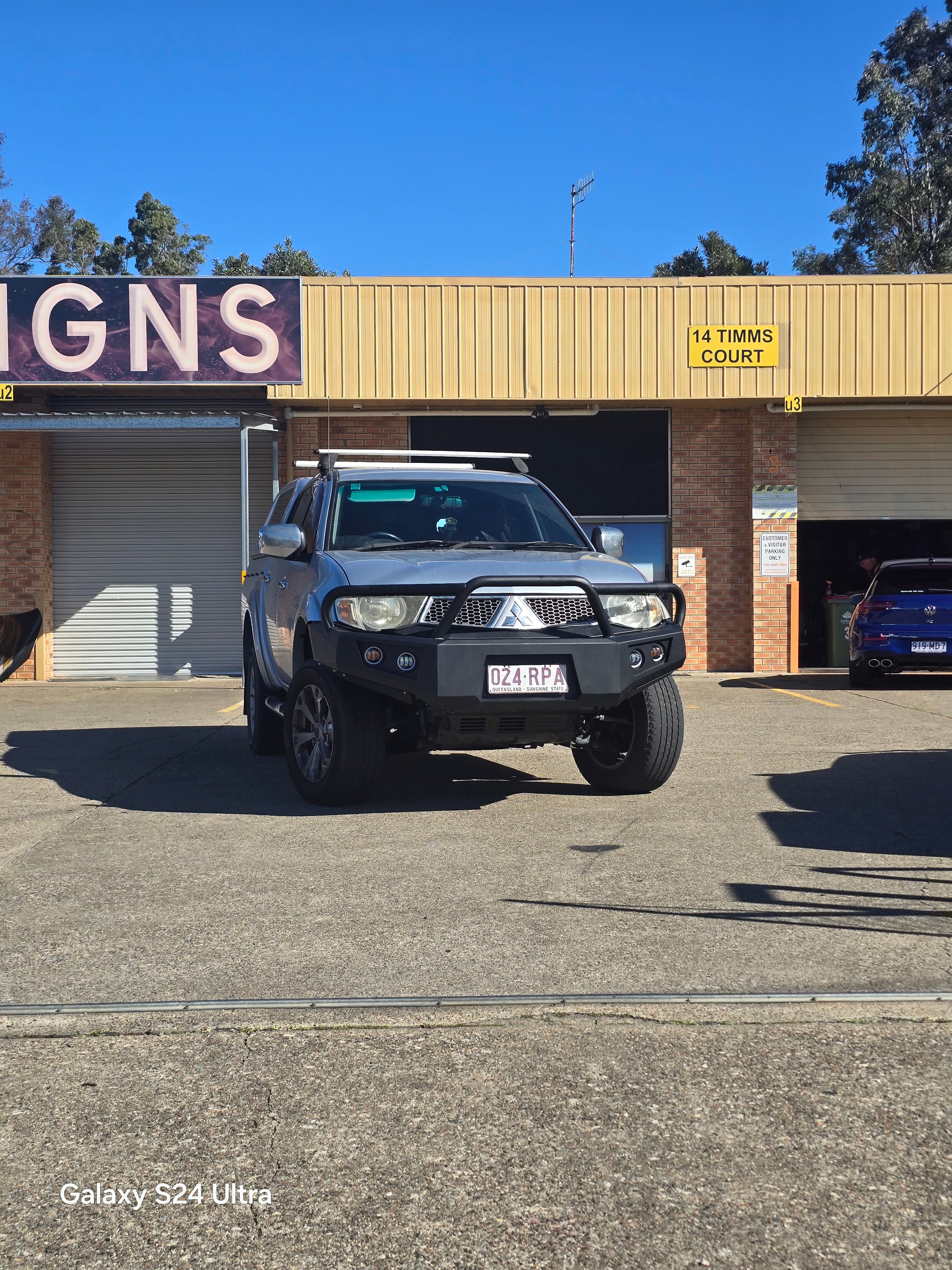 MN TRITON ANGRY EYE RAZZBAR