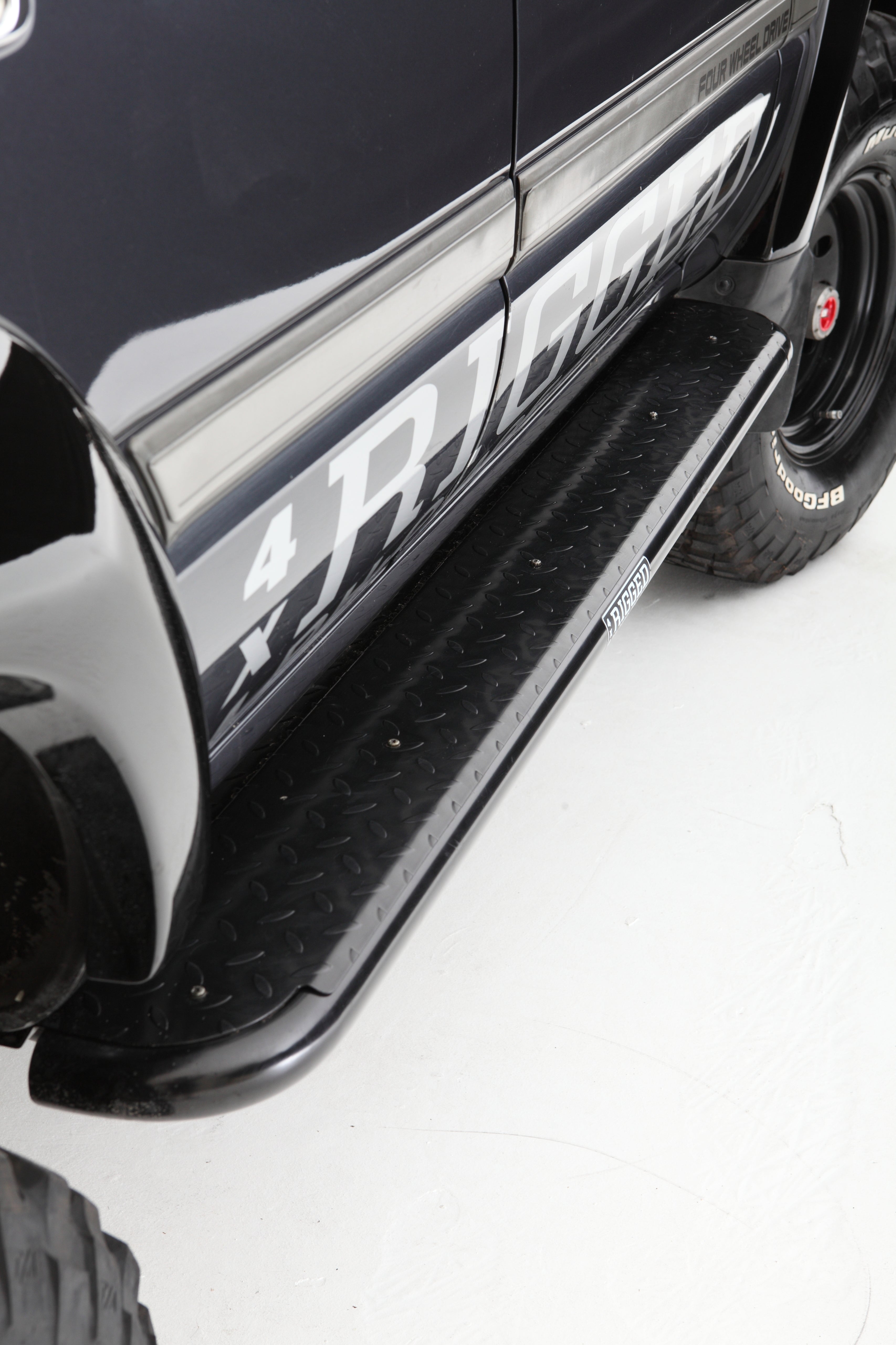 80 Series Landcruiser Rockslider Side Steps - Rockarmor 4x4