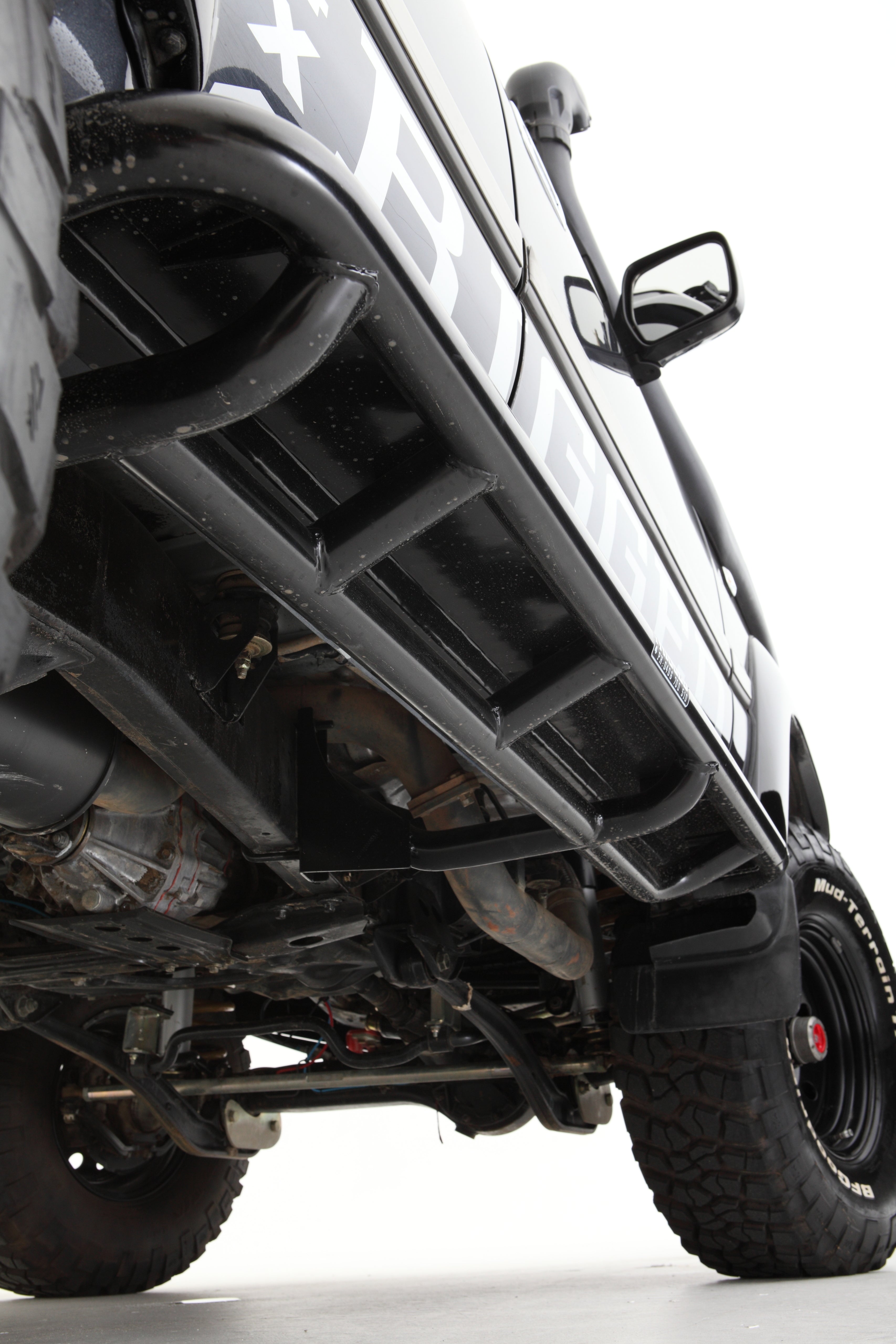 80 Series Landcruiser Rockslider Side Steps - Rockarmor 4x4