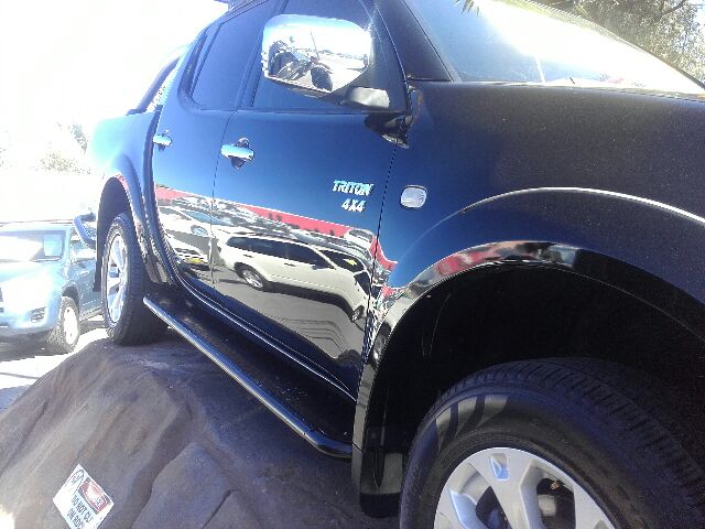 Mitsubishi MN-ML Triton Rockarmor Rockslider Heavy Duty Side Steps