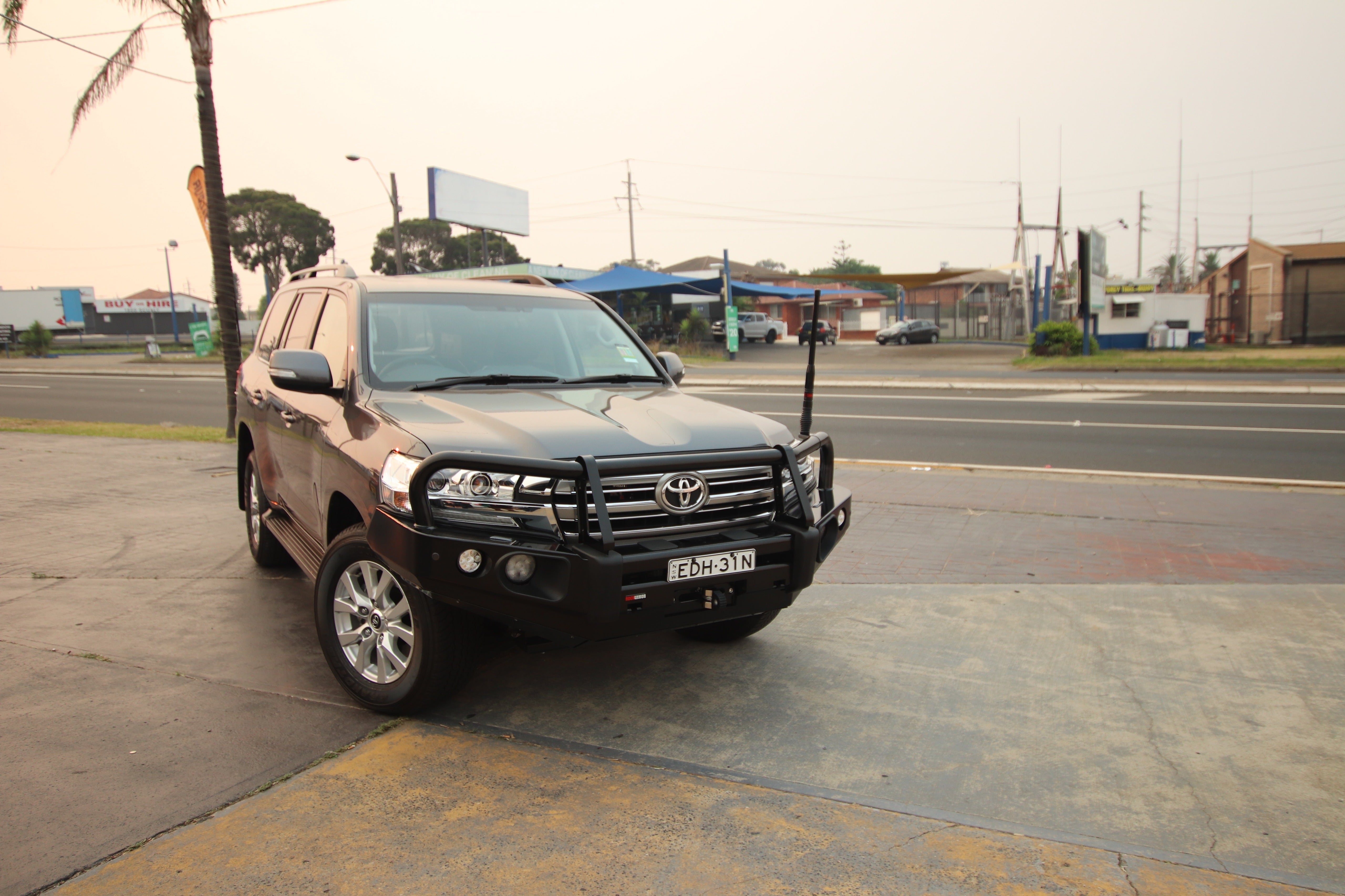 200 Series Landcruiser 09/2015 - 10/2021 Elite Steel Bull Bar - Rockarmor 4x4