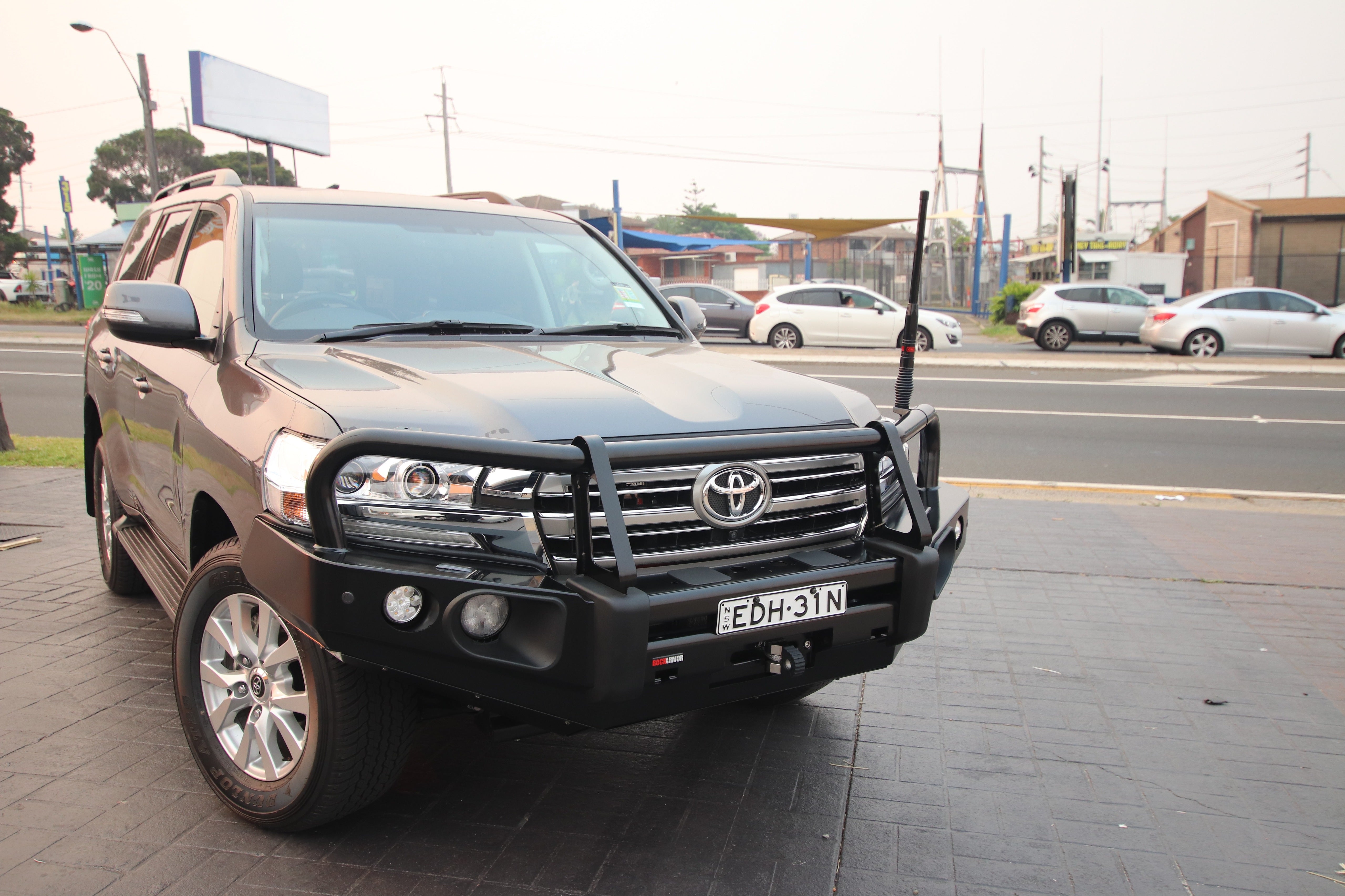 200 Series Landcruiser 09/2015 - 10/2021 Elite Steel Bull Bar - Rockarmor 4x4