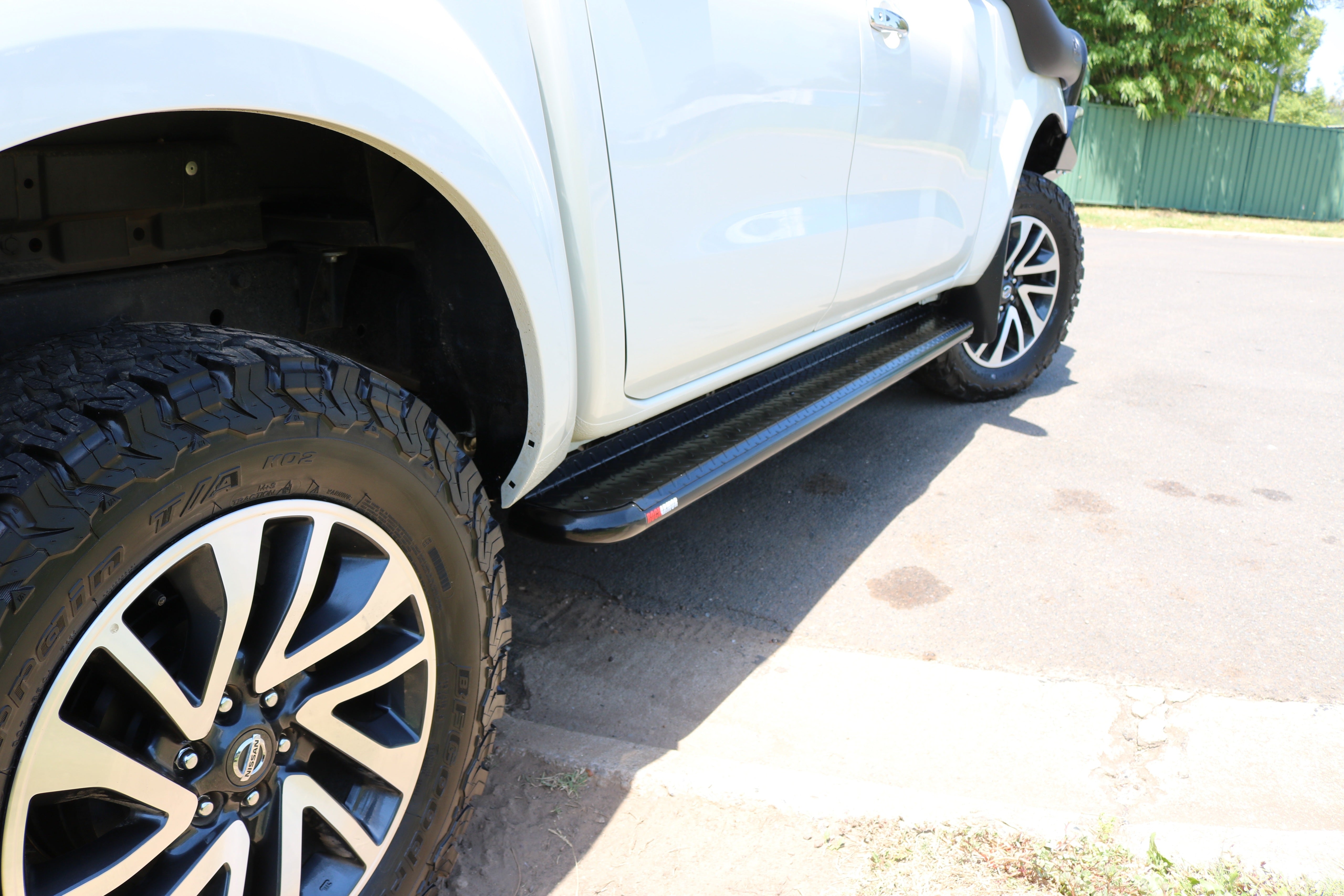 Nissan NP300 D23 Rockarmor Rockslider Side Steps