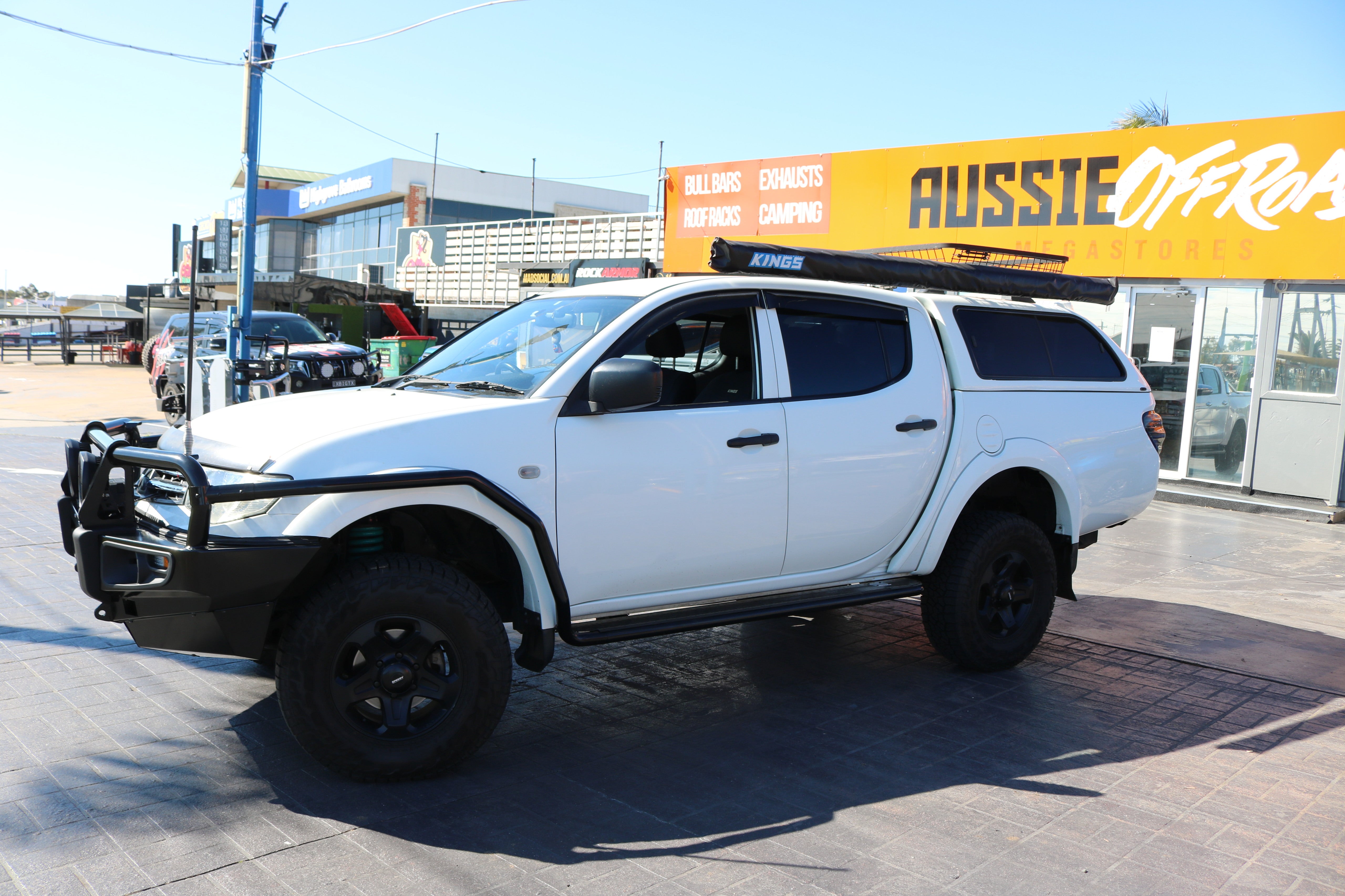 Mitsubishi MN-ML Triton Rockarmor Rockslider Heavy Duty Side Steps