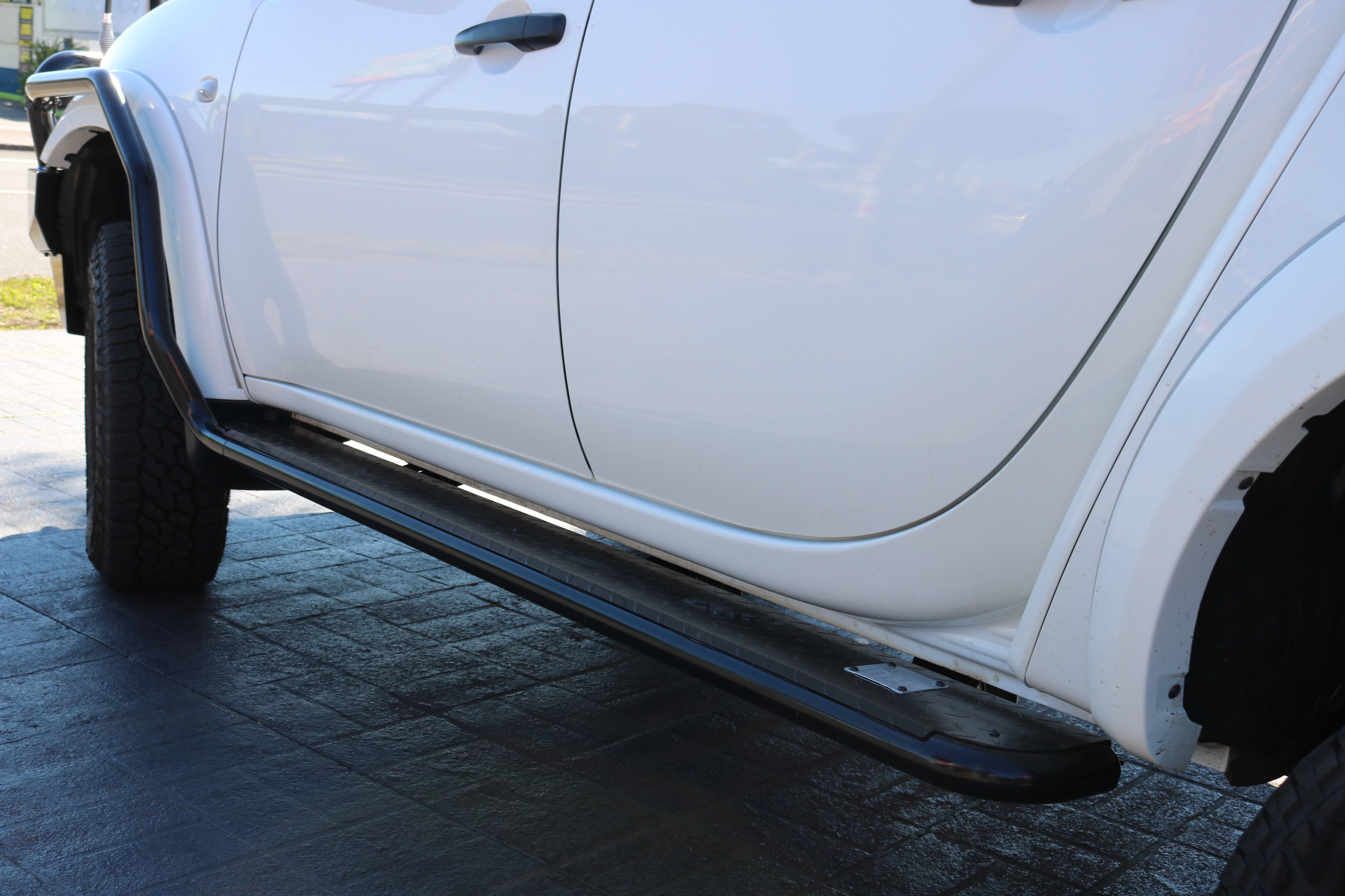 Mitsubishi MN-ML Triton Rockarmor Rockslider Heavy Duty Side Steps