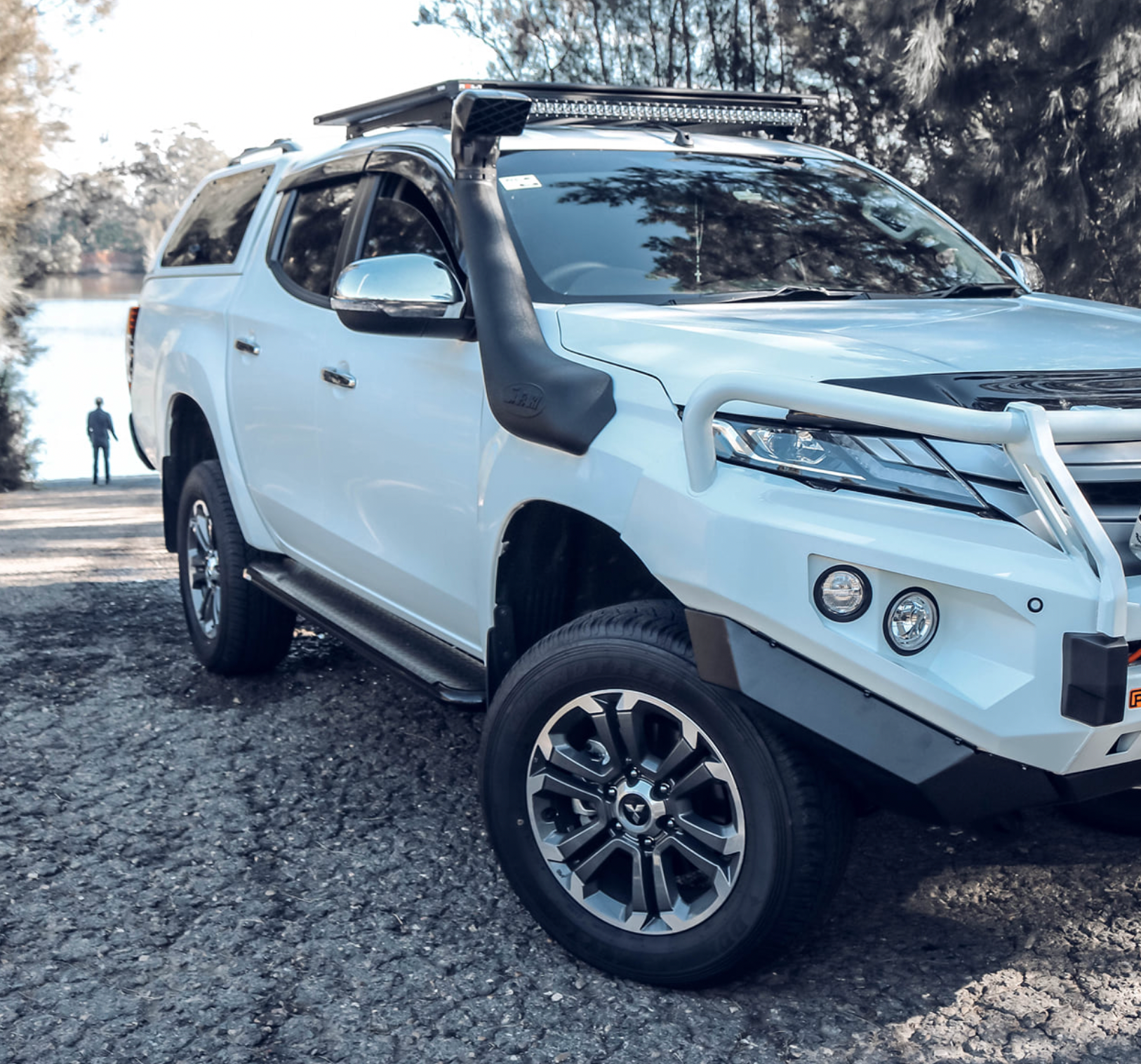 Mitsubishi Mr Triton Side Rockslider Heavy Duty Side Steps | Rockarmor
