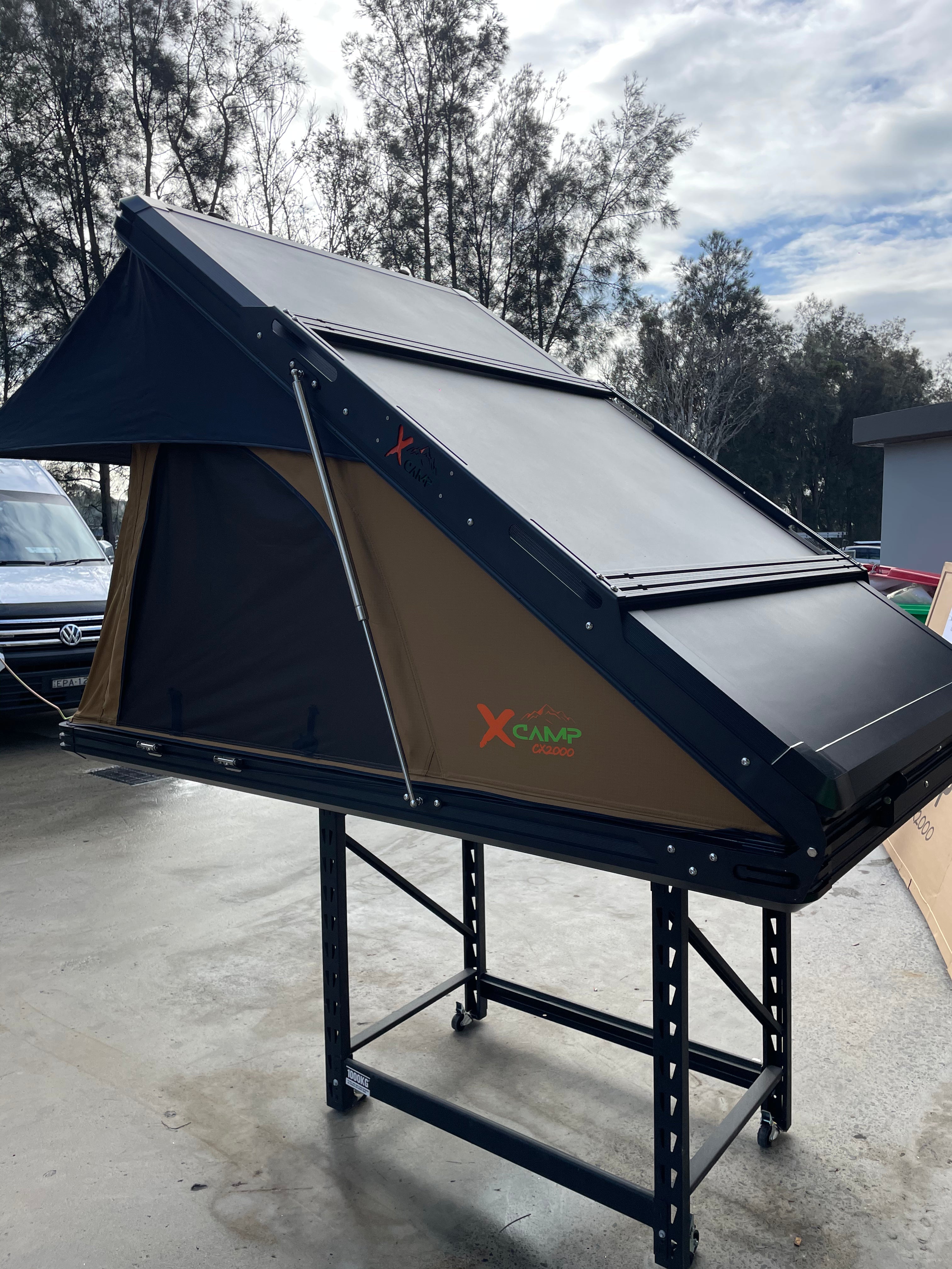 Rooftop tent with 270 awning CX2000