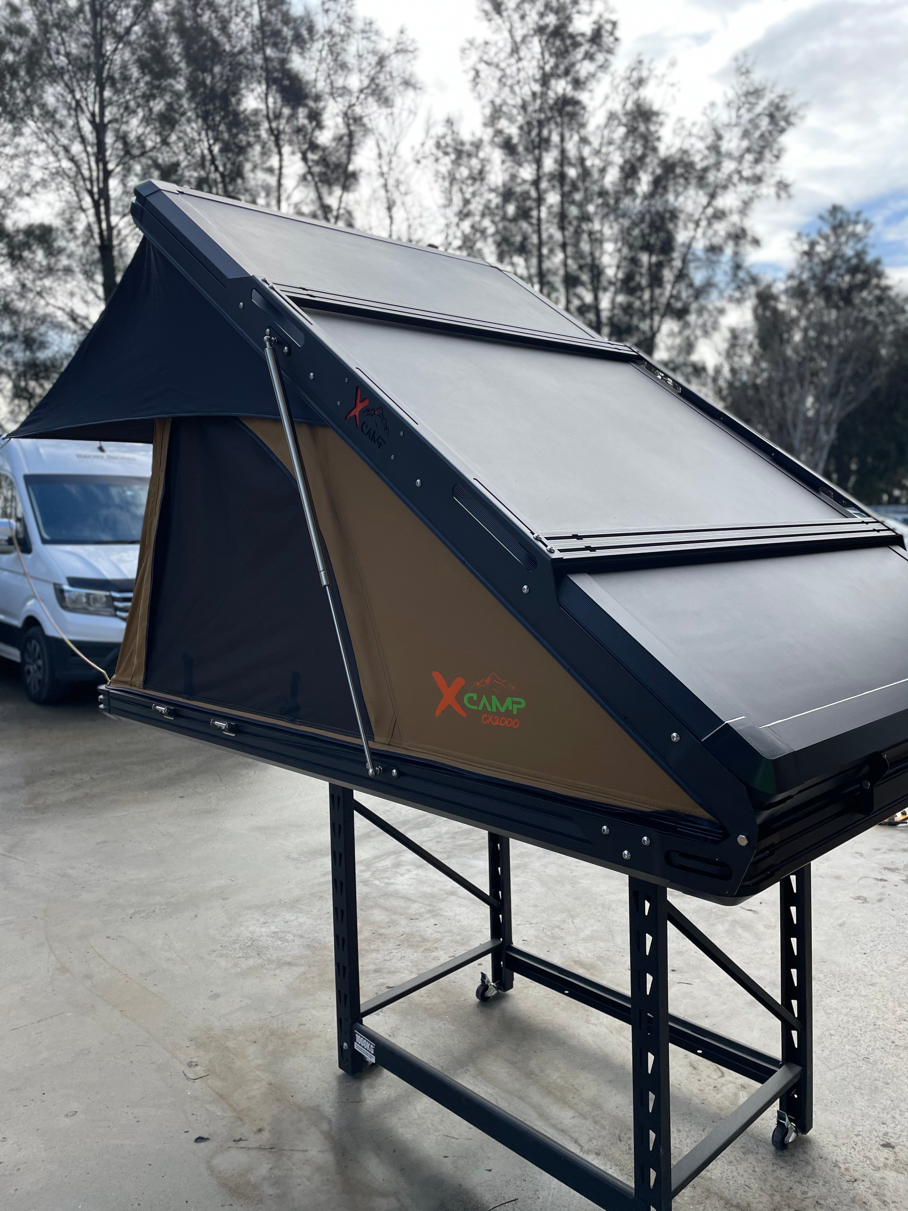 Rooftop tent with 270 awning CX2000