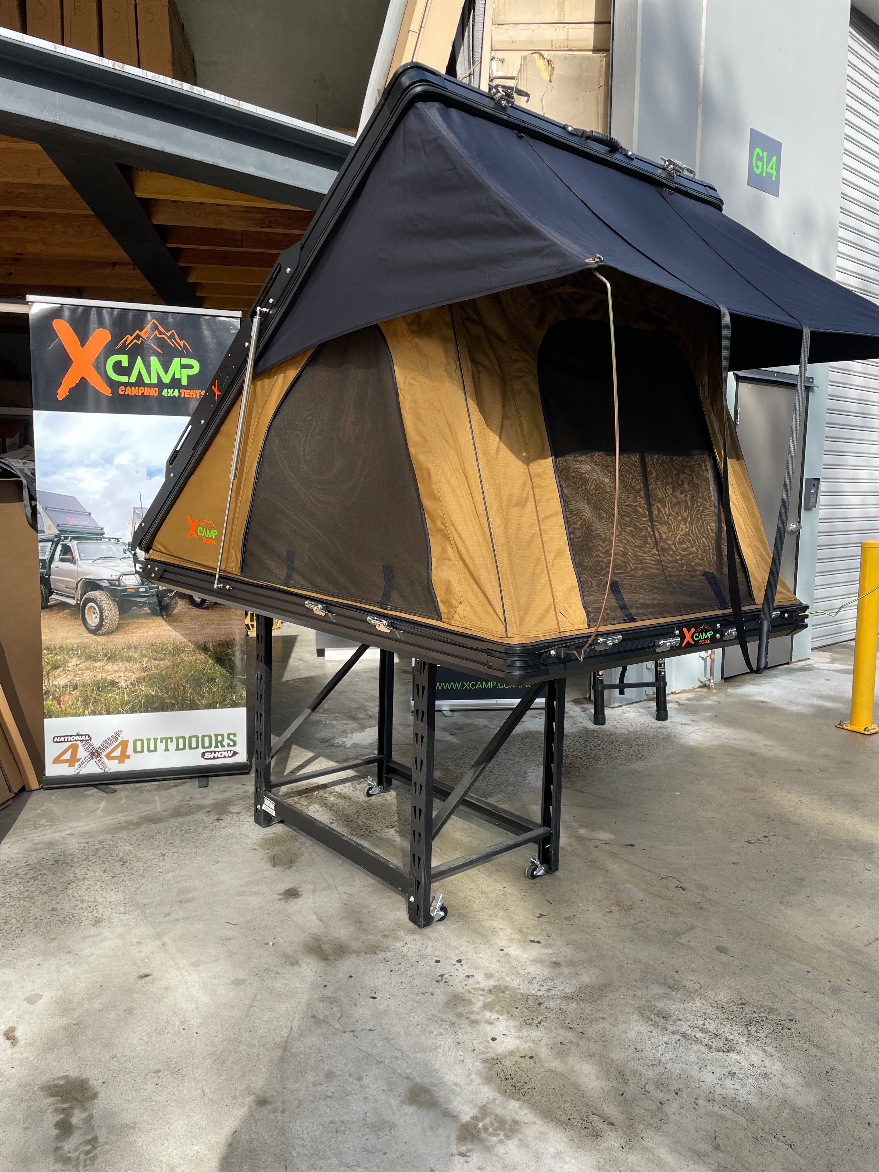 Rooftop tent with 270 awning CX2000