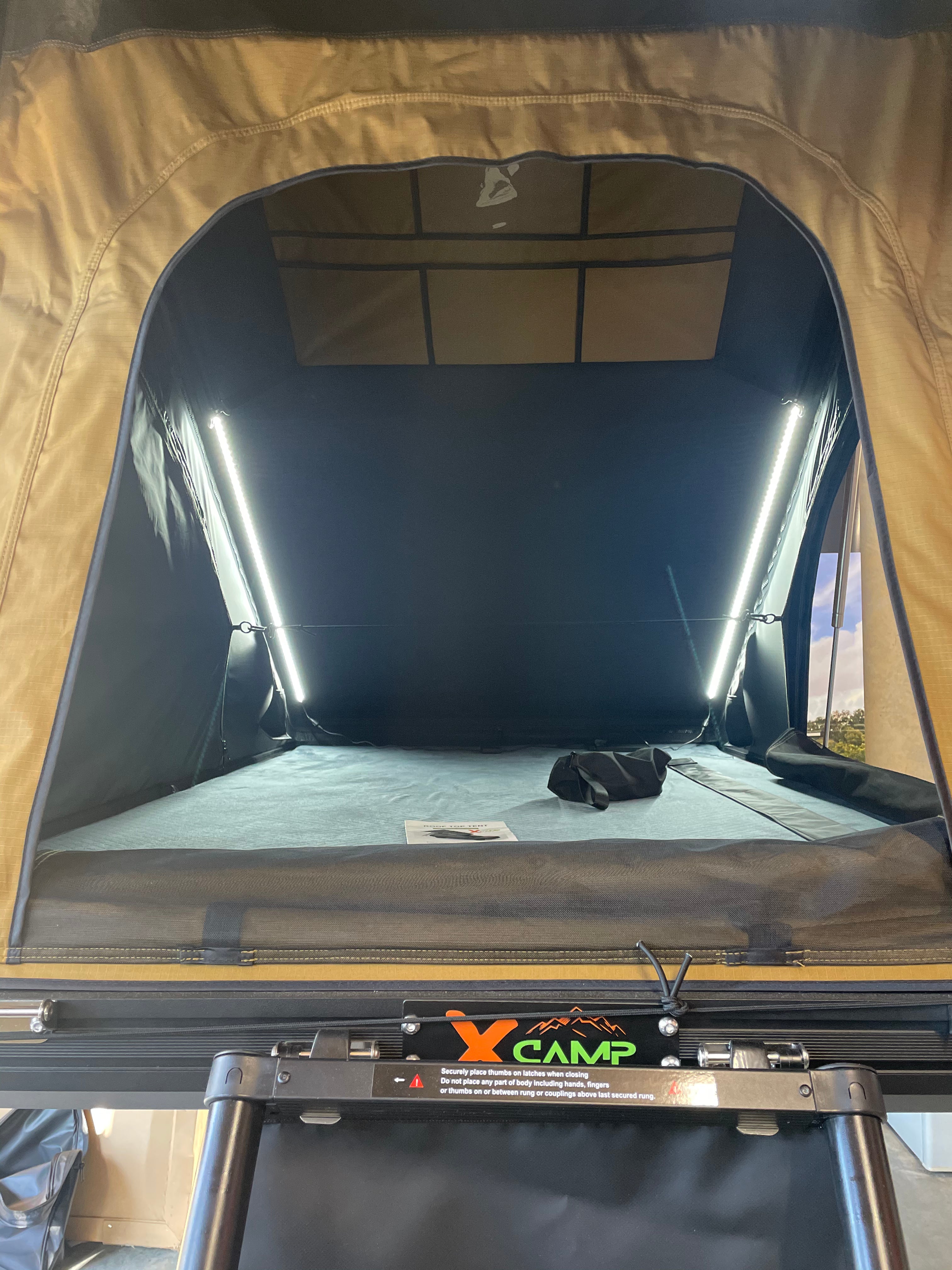 Rooftop tent with 270 awning CX2000