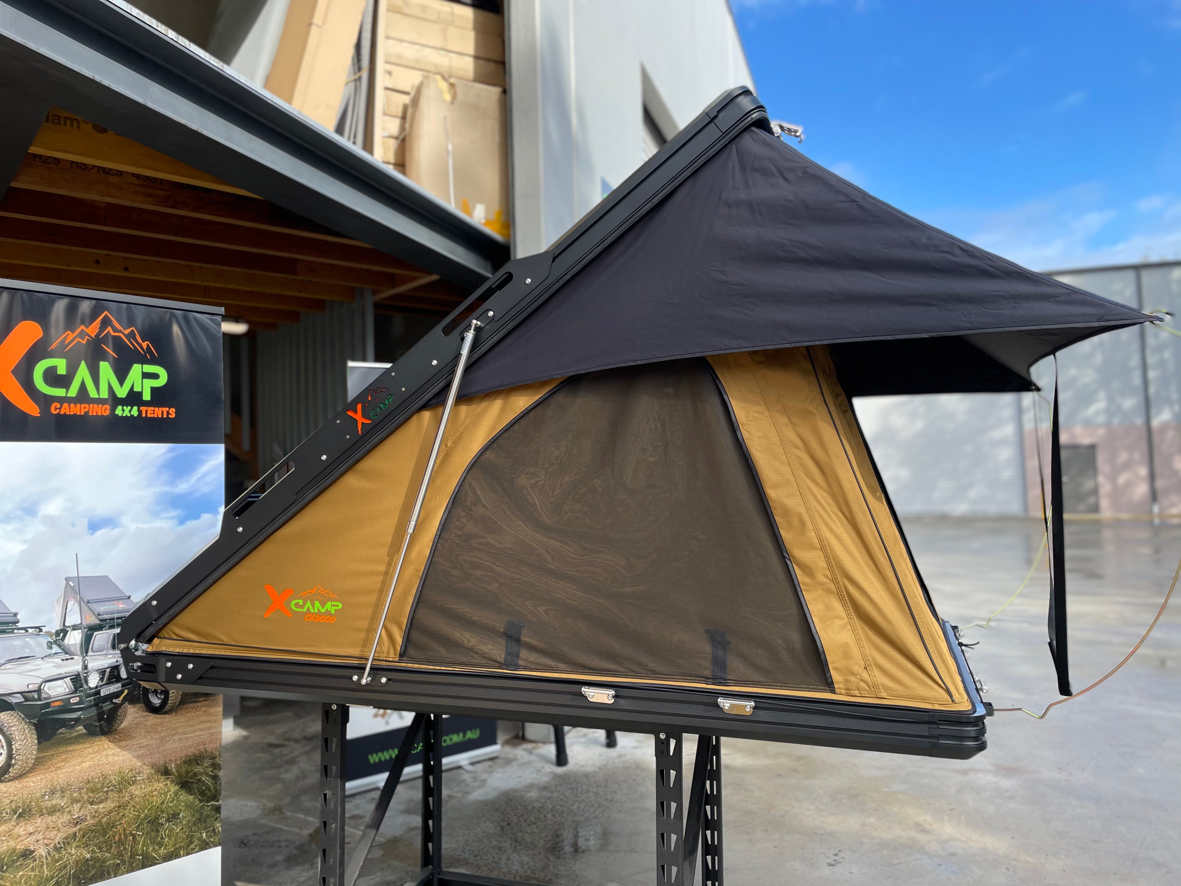 Rooftop tent with 270 awning CX2000