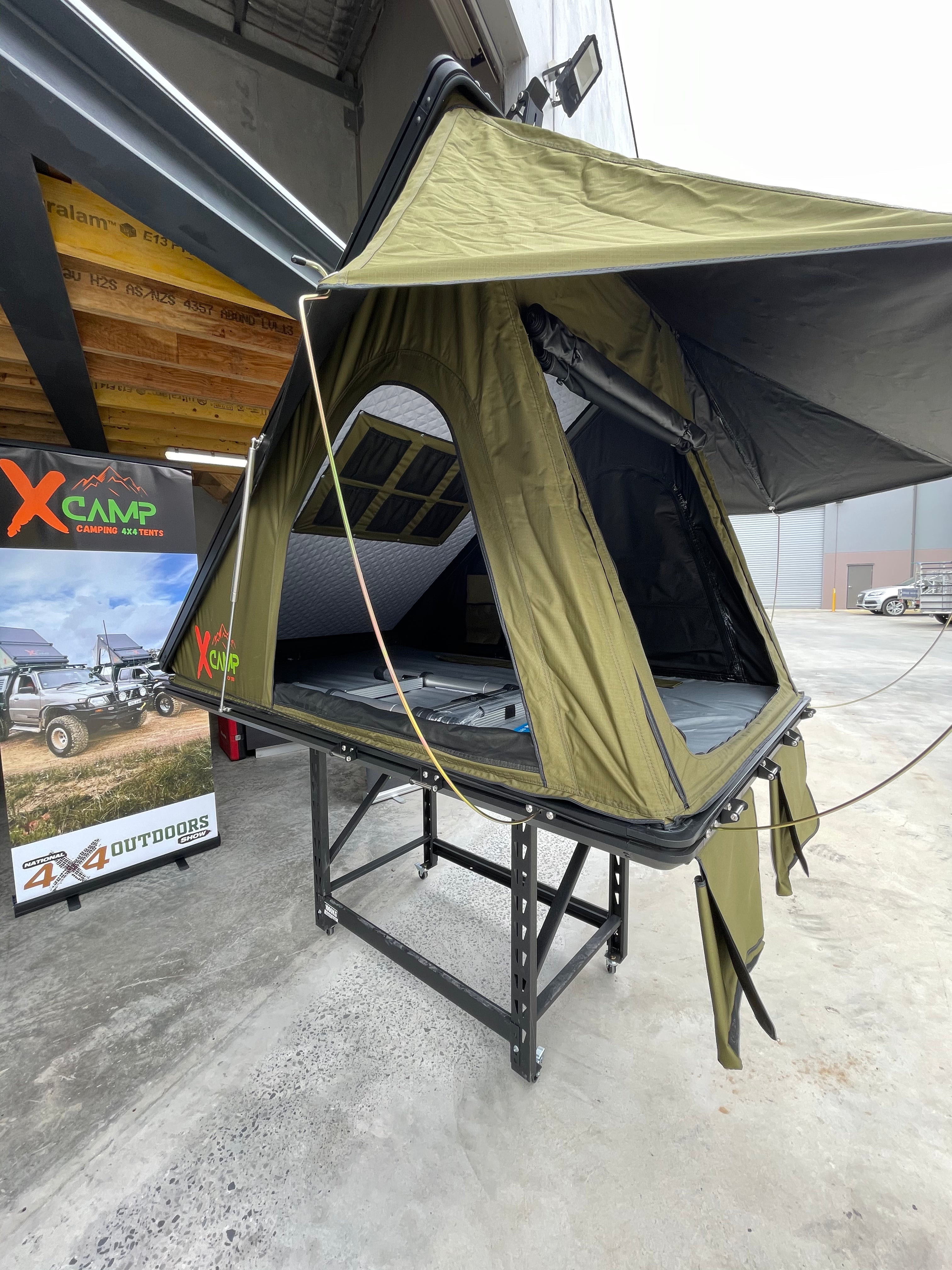 CX300 HARDSHELL ROOFTOP TENT 270 AWNING